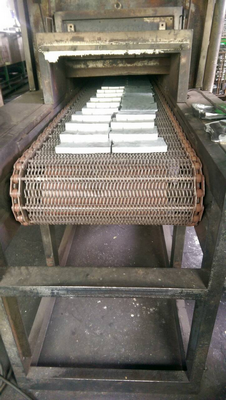 Conveyor belt for sintering and heat treatment furnaces